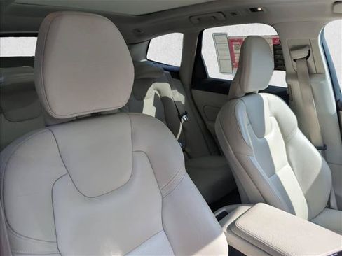 Used 2019 Volvo XC60 T5 Momentum w/ Premium Package AWD/4WD image 23