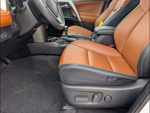 Used 2018 Toyota RAV4 Limited w/ Advanced Technology Package FWD image 9