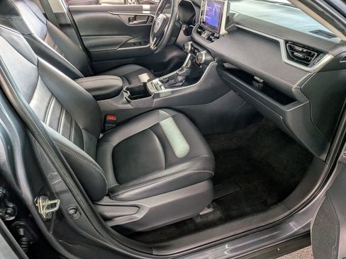 Certified 2023 Toyota RAV4 XLE Premium AWD/4WD image 33