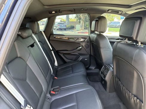 Used 2022 Porsche Macan image 34