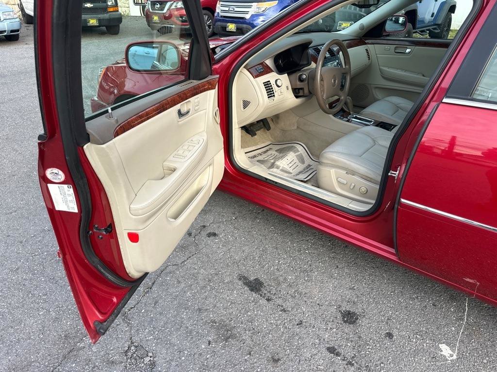Used 2006 Cadillac DTS w/ Trunk Convenience Package FWD image 14