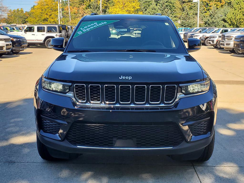 New 2026 Jeep Grand Cherokee Laredo w/ MOPAR Finishing Package AWD/4WD image 2