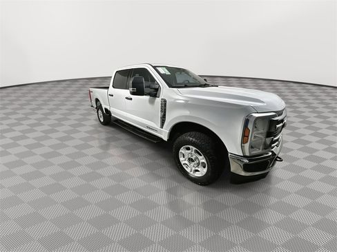 Used 2025 Ford F250 XLT image 2