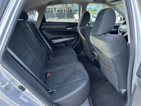 Used 2013 Honda Crosstour EX image 16