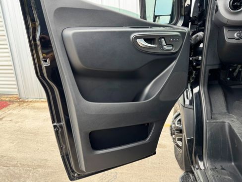 Used 2023 Mercedes-Benz Sprinter 3500 image 43