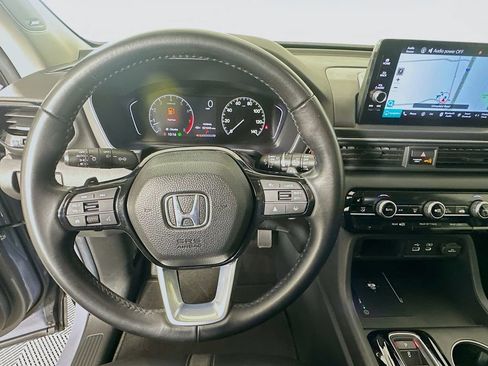 Certified 2024 Honda Pilot Touring image 11