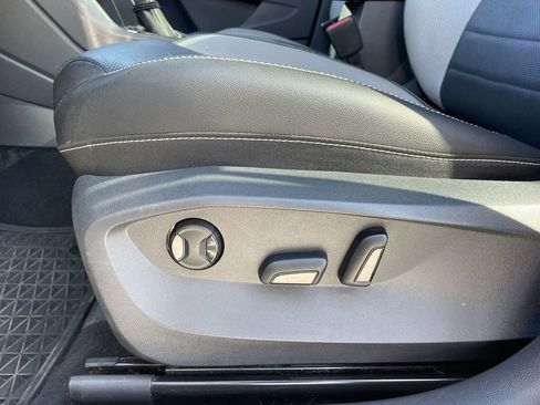 Used 2022 Volkswagen Taos SEL image 15