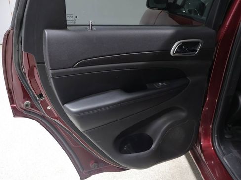 Used 2018 Jeep Grand Cherokee Altitude AWD/4WD image 17