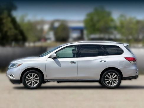 Used 2015 Nissan Pathfinder SV FWD image 8