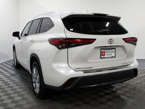 Used 2020 Toyota Highlander Limited image 4
