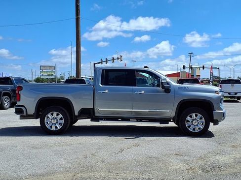 Used 2024 Chevrolet Silverado 3500 High Country AWD/4WD image 2