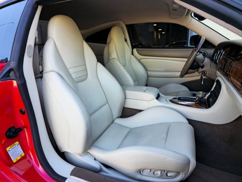 Used 2005 Jaguar XK8 Coupe image 25