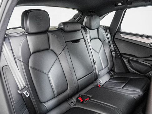 Certified 2026 Porsche Macan AWD/4WD image 6