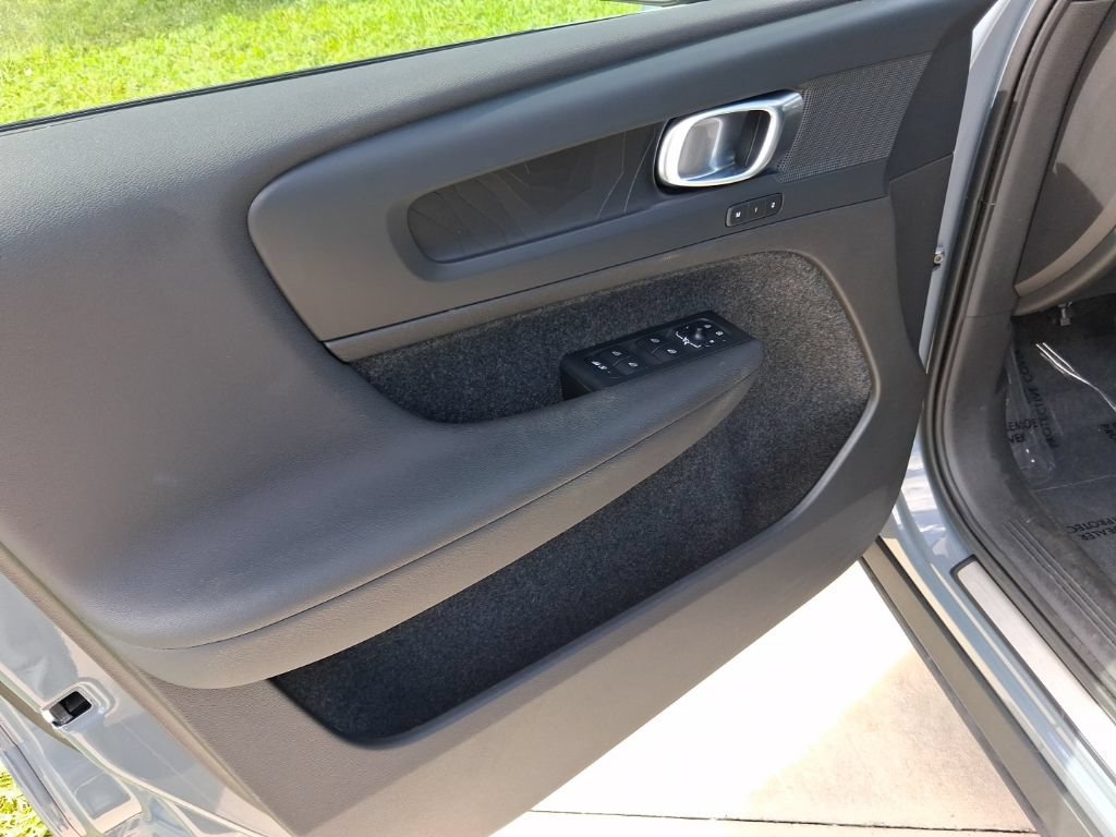 Used 2023 Volvo C40 Recharge Core AWD/4WD image 15