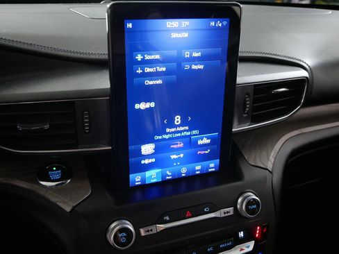 Used 2020 Ford Explorer Platinum w/ Premium Technology Package image 22