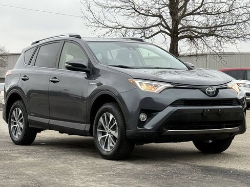 Used 2018 Toyota RAV4 XLE image 8