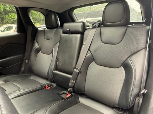 Used 2022 Jeep Cherokee Limited AWD/4WD image 25