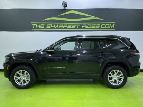 Used 2022 Jeep Grand Cherokee Limited image 6