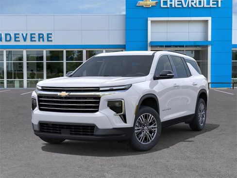 New 2026 Chevrolet Traverse LT w/ Driver Confidence Package image 6
