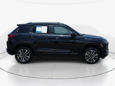 Used 2025 Chevrolet TrailBlazer LT AWD/4WD image 3