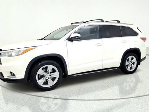 Used 2015 Toyota Highlander Limited Platinum FWD image 4