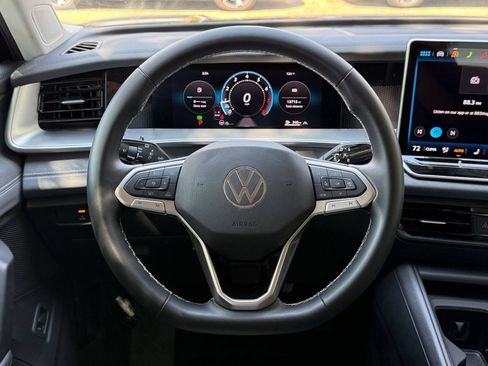 Used 2026 Volkswagen Tiguan SE AWD/4WD image 28