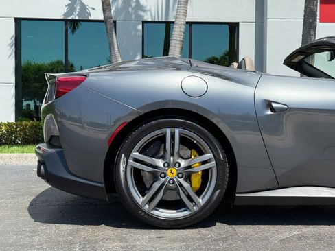 Used 2019 Ferrari Portofino RWD image 6