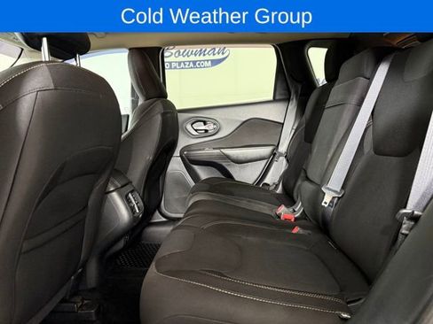 Used 2015 Jeep Cherokee Latitude w/ Cold Weather Group image 12