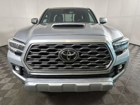 Used 2022 Toyota Tacoma TRD Sport w/ TRD Premium Sport Package AWD/4WD image 7