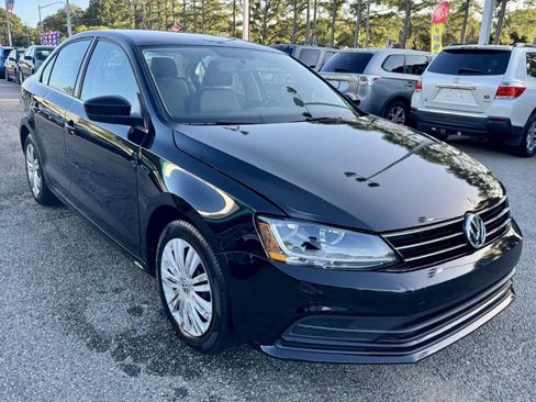 Used 2017 Volkswagen Jetta S w/ Jetta S Cold Weather Package image 2