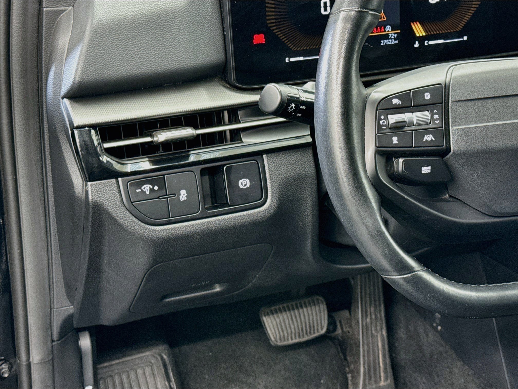 Used 2026 Kia Sportage LX FWD image 16