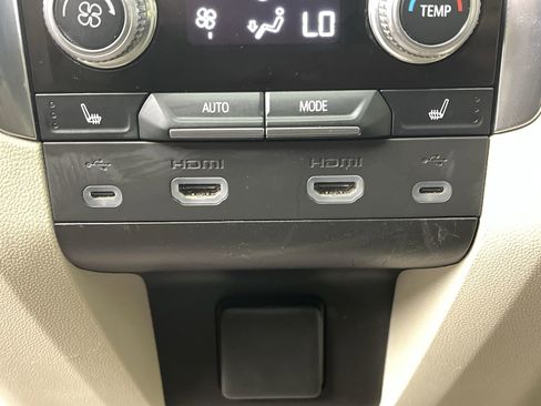 Used 2021 GMC Yukon XL Denali w/ Denali Premium Package image 14