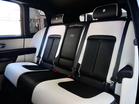Used 2022 Rolls-Royce Cullinan Black Badge w/ Dark Exterior Package AWD/4WD image 9