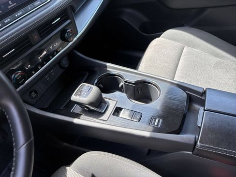 Used 2025 Nissan Rogue SV FWD image 43
