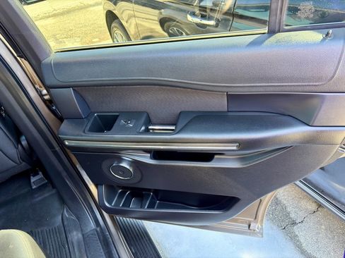 Used 2019 Ford Expedition XLT image 32