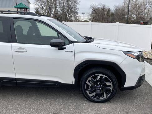 Used 2025 Subaru Forester Premium image 8