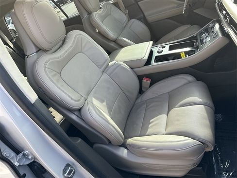 Used 2020 Lincoln Aviator Reserve w/ Equipment Group 202A image 26