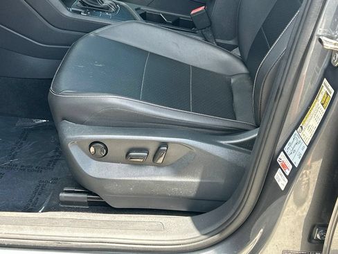 Used 2021 Volkswagen Tiguan SE FWD image 16