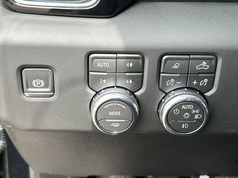 New 2026 GMC Sierra 2500 Denali Ultimate AWD/4WD image 18