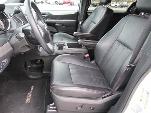 Used 2017 Dodge Grand Caravan GT image 17