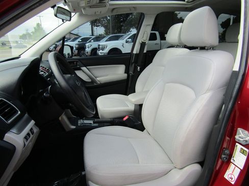 Used 2016 Subaru Forester 2.5i Premium AWD/4WD image 9