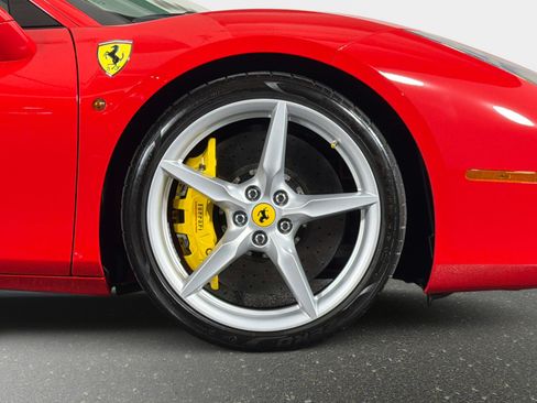 Used 2019 Ferrari 488 GTB RWD image 3