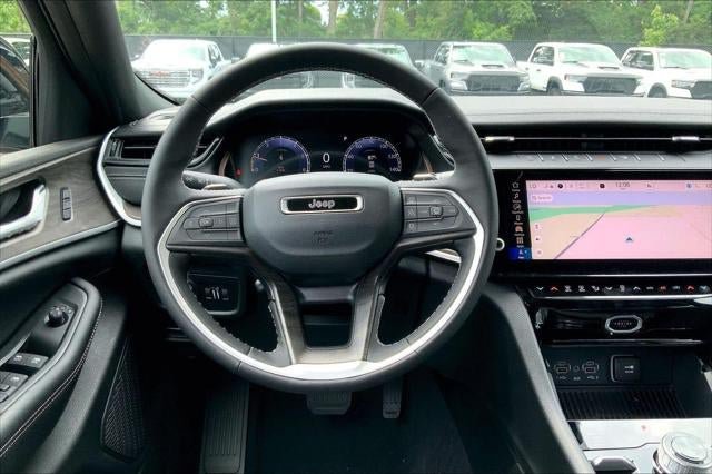 New 2026 Jeep Grand Cherokee Limited w/ Luxury Tech Group II AWD/4WD image 27