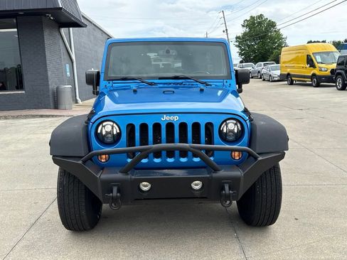 Used 2015 Jeep Wrangler Unlimited Sahara w/ Max Tow Package AWD/4WD image 18