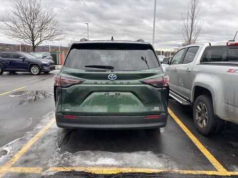 Used 2024 Toyota Sienna XLE image 4