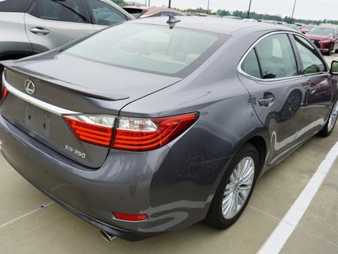 Used 2013 Lexus ES 350 w/ Luxury Pkg FWD image 5