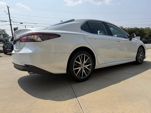 Used 2022 Toyota Camry XLE FWD image 6