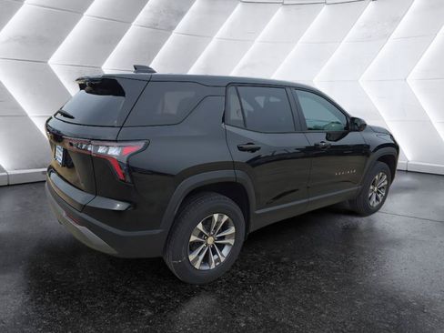 Used 2026 Chevrolet Equinox LT w/ Safety and Technology Package FWD image 5