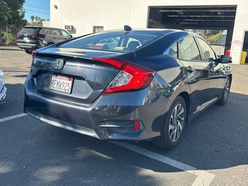 Used 2018 Honda Civic EX image 3