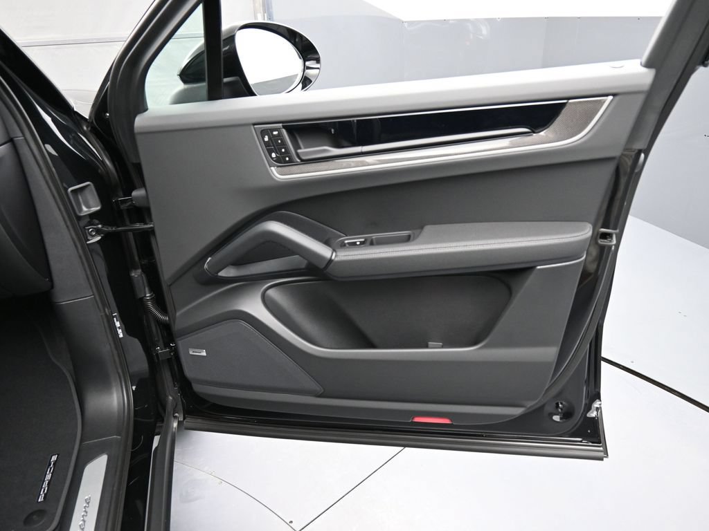 Certified 2026 Porsche Cayenne AWD/4WD image 29